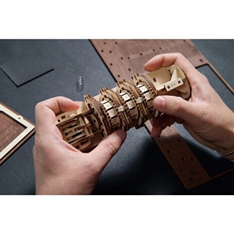 Hračka Ugears 3D dřevěné mechanické puzzle Kniha tajemství